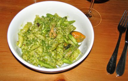 Tavolata Asparagus and Mussel Pasta